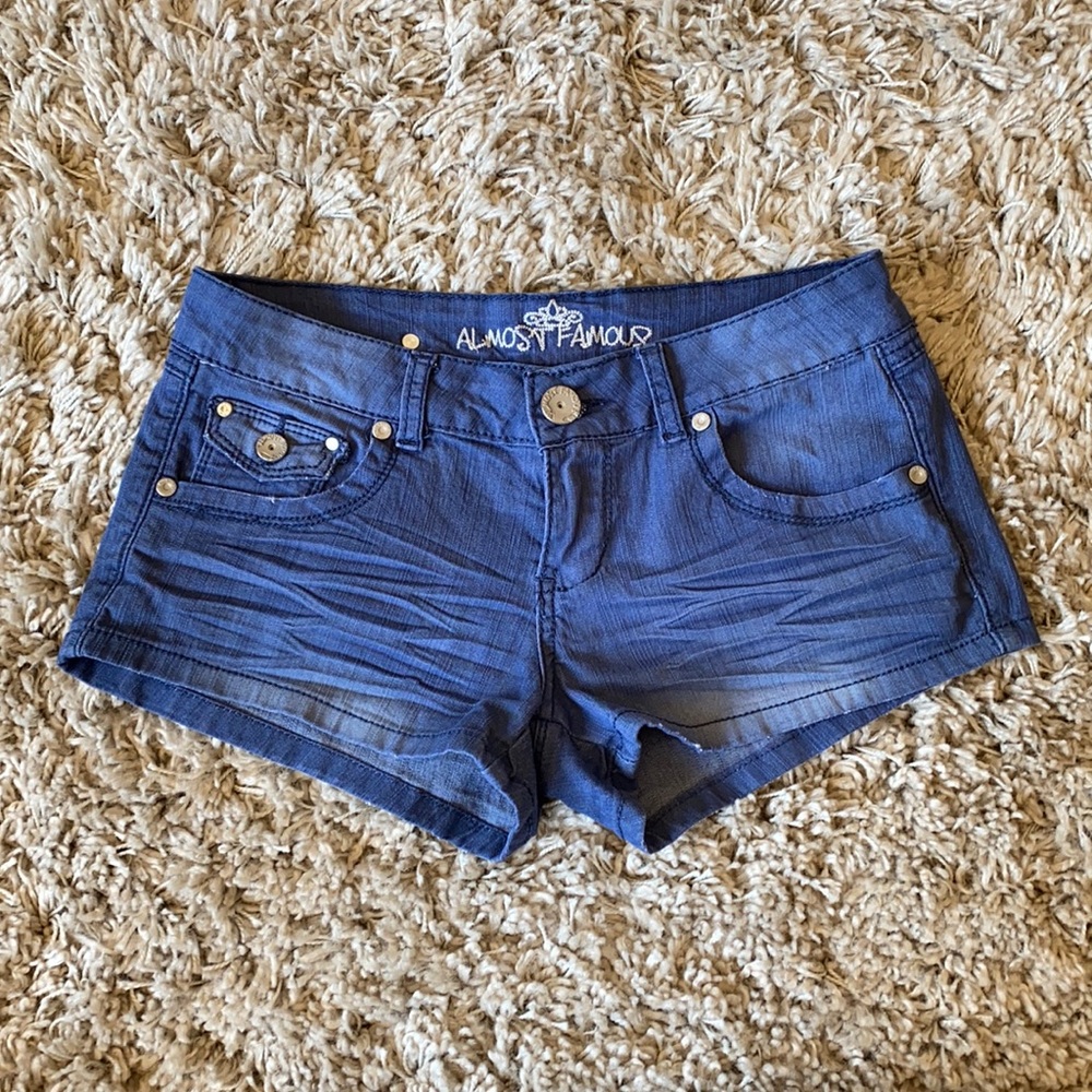 Jean booty shorts